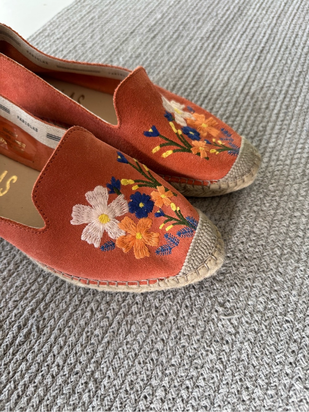 Fabiolas Floral Embroidered Coral Suede Leather Espadrilles Size 38 - Picture 13 of 15